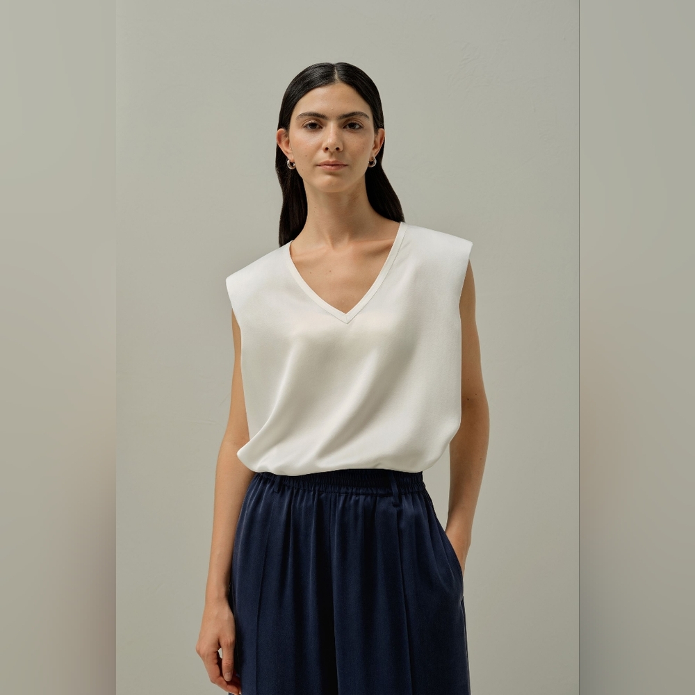 NWT LILYSILK x Melissa Murrell Silk Suede Sleeveless V Neck Top Size M In White